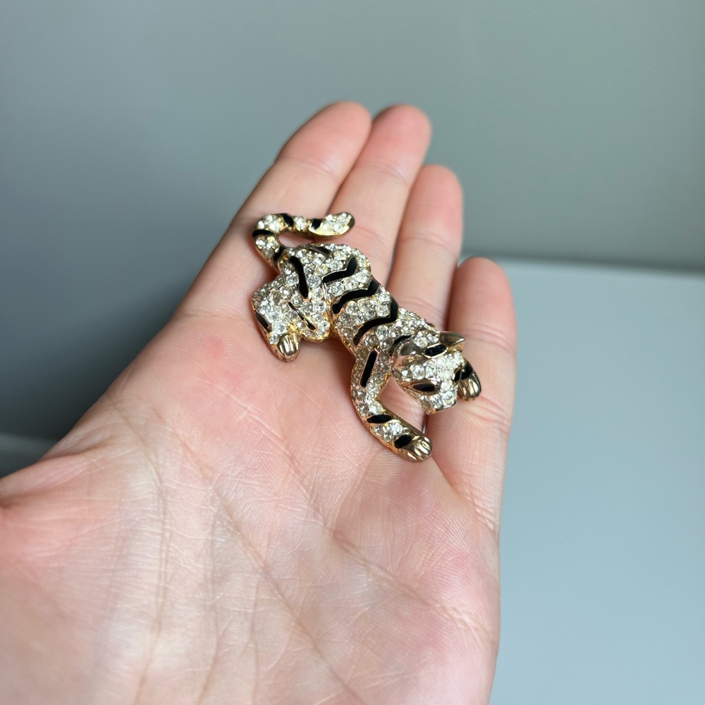 Sardi Crouching Tiger Brooch Gold Plated Black Enamel Rhinestones vintage 80s